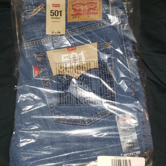 Levi's 501 Women's Skinny Jeans (sizes 30, 31, & 32) - Picture 4 of 11